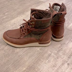 Women’s Merrell Roam Mid Boot